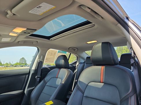 Used 2022 Nissan Sentra SR w/ SR Premium Package image 30