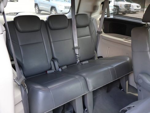 Used 2010 Volkswagen Routan SE FWD image 27