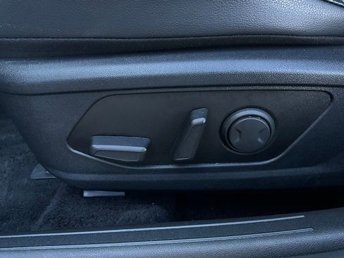 Used 2025 Hyundai Elantra Limited image 11