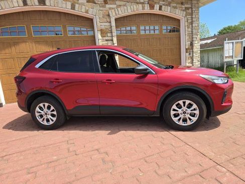 Used 2023 Ford Escape Active AWD/4WD image 2