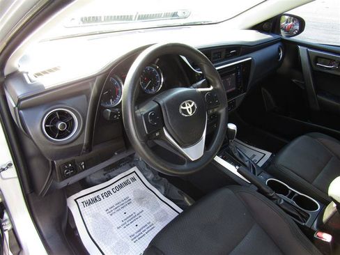 Used 2018 Toyota Corolla LE image 12