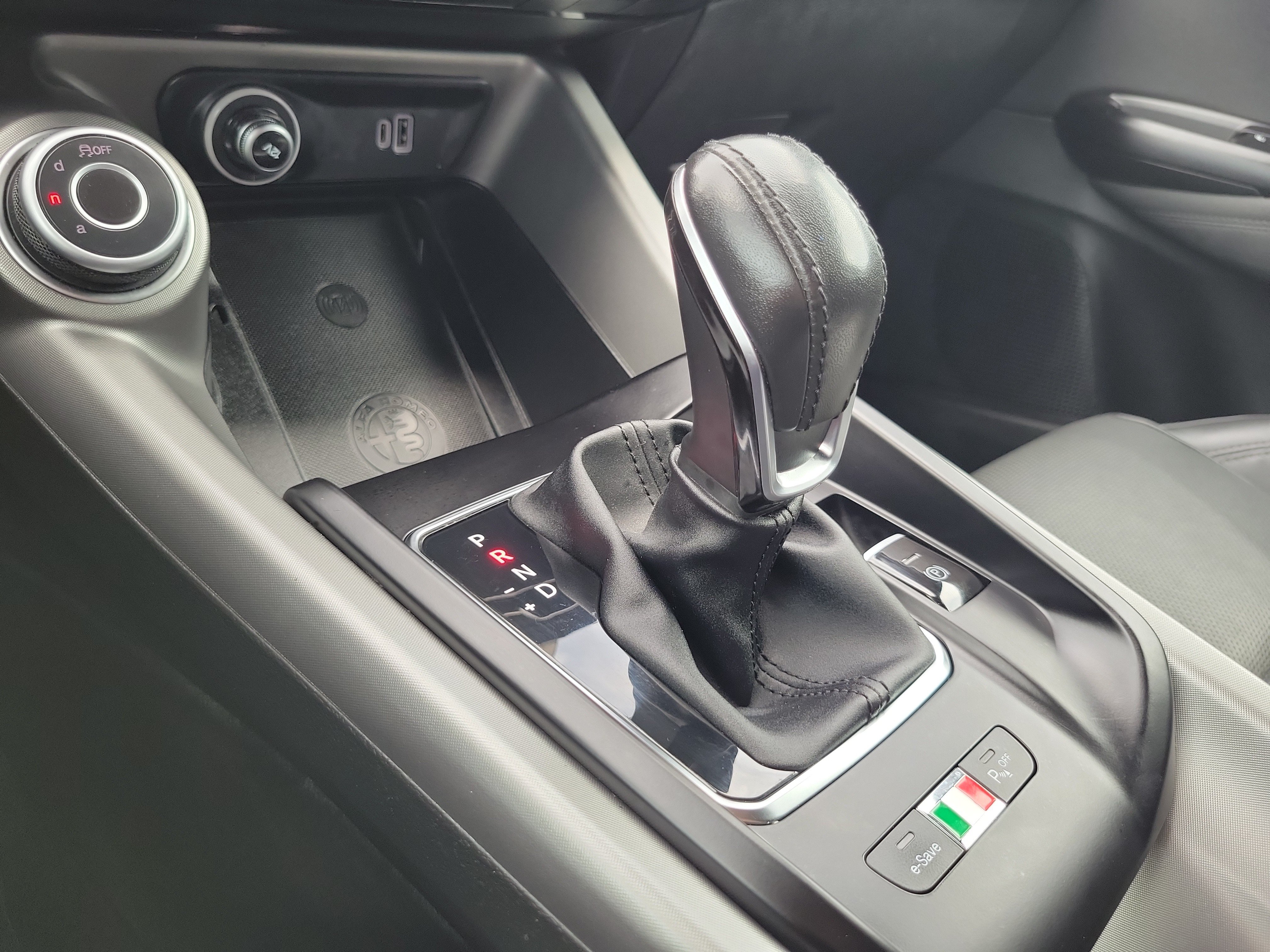 Used 2024 Alfa Romeo Tonale Ti w/ Premium Interior Package AWD/4WD image 25