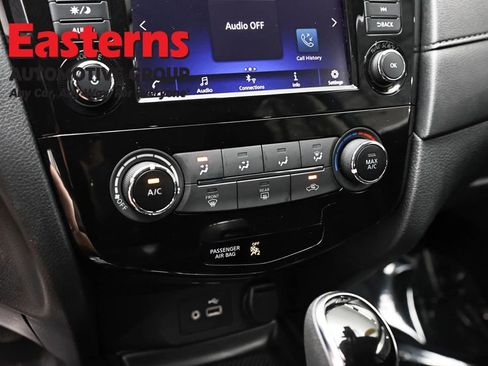 Used 2019 Nissan Rogue S image 20