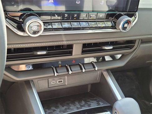 New 2025 Chevrolet Colorado LT image 18