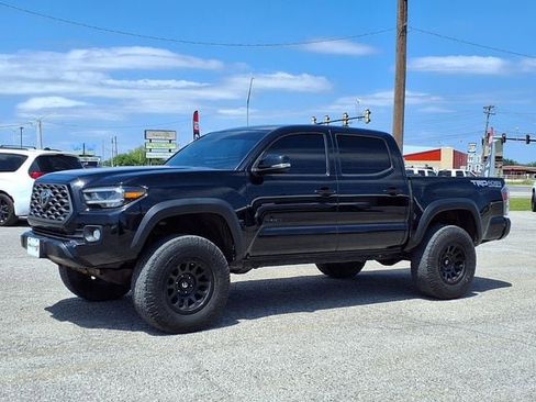 Used 2020 Toyota Tacoma TRD Off-Road w/ TRD Premium Off Road Package AWD/4WD image 18