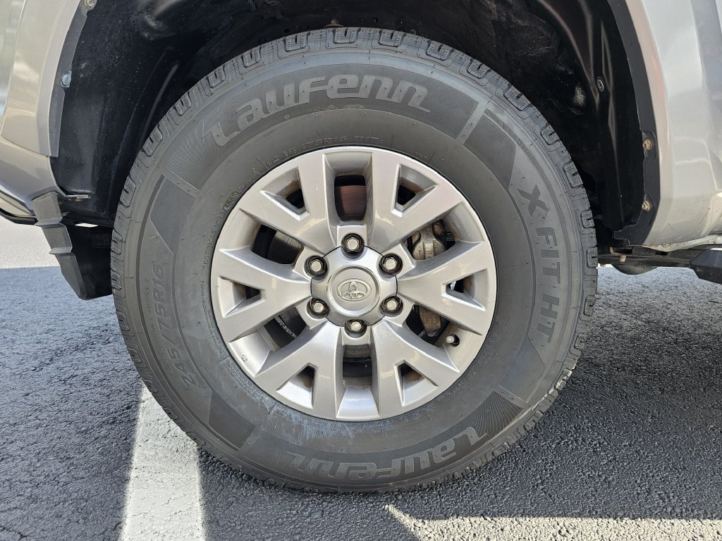 Used 2018 Toyota Tacoma SR5 RWD image 25