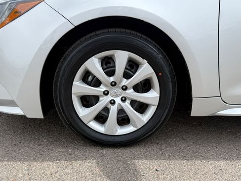 Used 2025 Toyota Corolla LE FWD image 10