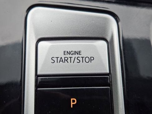 Used 2024 Volkswagen Atlas SE FWD image 21