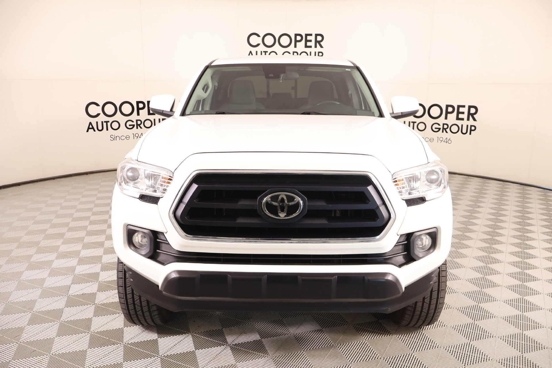 Used 2022 Toyota Tacoma SR5 w/ SR5 Appearance Package (SM) RWD image 8
