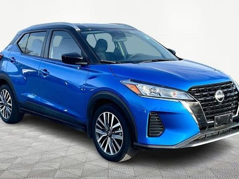 Used 2024 Nissan Kicks SV image 1