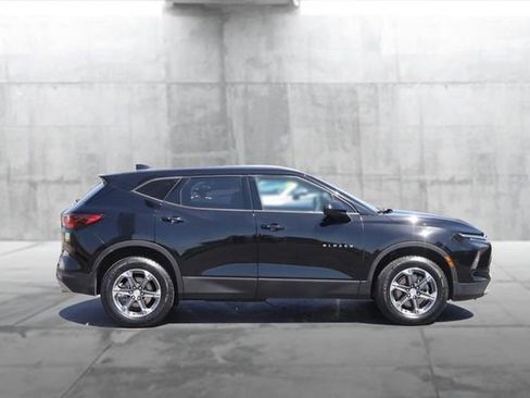 Used 2025 Chevrolet Blazer LT AWD/4WD image 5