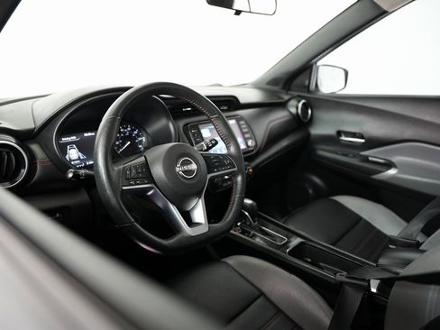 Used 2023 Nissan Kicks SR image 6