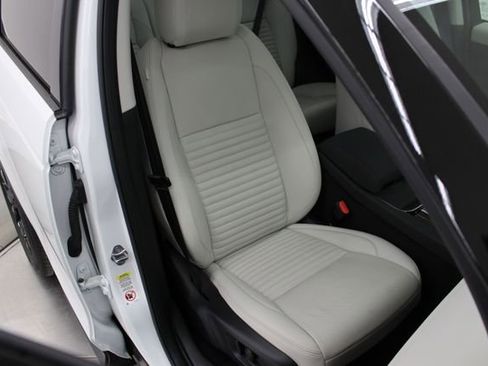 Used 2023 Land Rover Discovery Sport SE AWD/4WD image 48