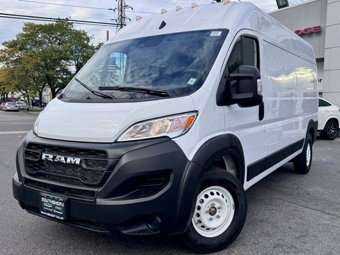 Used 2025 RAM ProMaster 2500 w/ Storage Group image 3