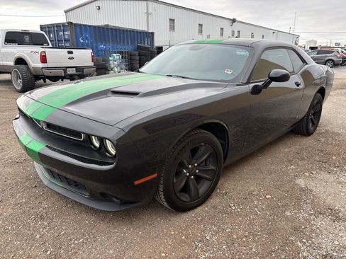 Used 2017 Dodge Challenger SXT image 3