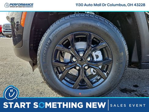 New 2025 Jeep Grand Cherokee Altitude image 9