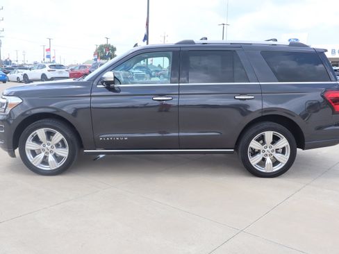 Used 2024 Ford Expedition Platinum AWD/4WD image 8