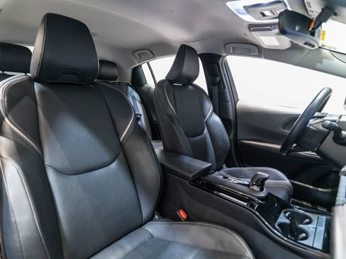 Certified 2025 Toyota Prius XLE FWD image 15