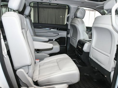 Used 2022 Jeep Wagoneer Series III w/ Premium Group I image 53