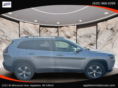 Used 2019 Jeep Cherokee Limited w/ Technology Group AWD/4WD image 9
