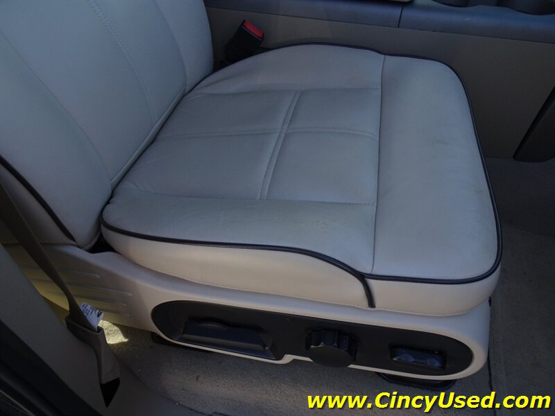 Used 2006 Lincoln Mark LT 2WD image 27