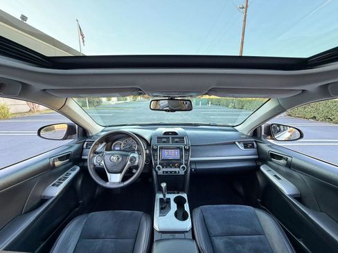 Used 2012 Toyota Camry SE w/ Leather Pkg FWD image 14