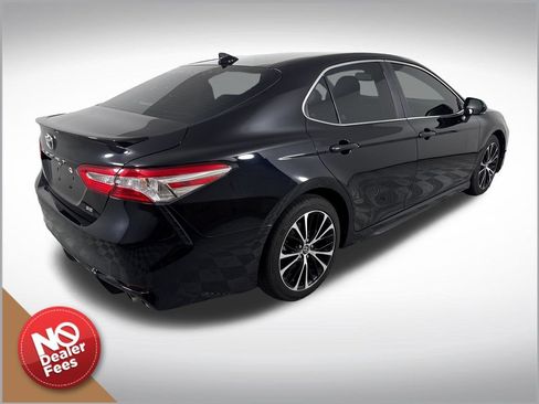 Used 2020 Toyota Camry SE w/ Convenience Package FWD image 3