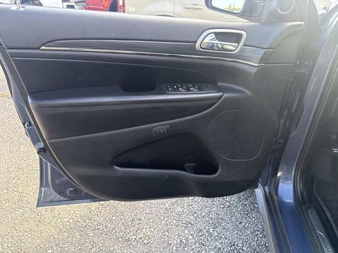 Used 2021 Jeep Grand Cherokee Limited X image 23