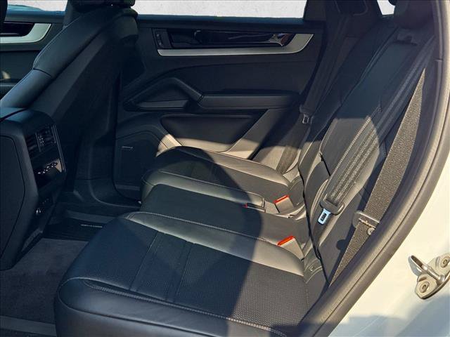Used 2024 Porsche Cayenne Coupe AWD/4WD image 20