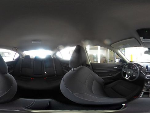 Used 2025 Nissan Altima 2.5 SV FWD image 42