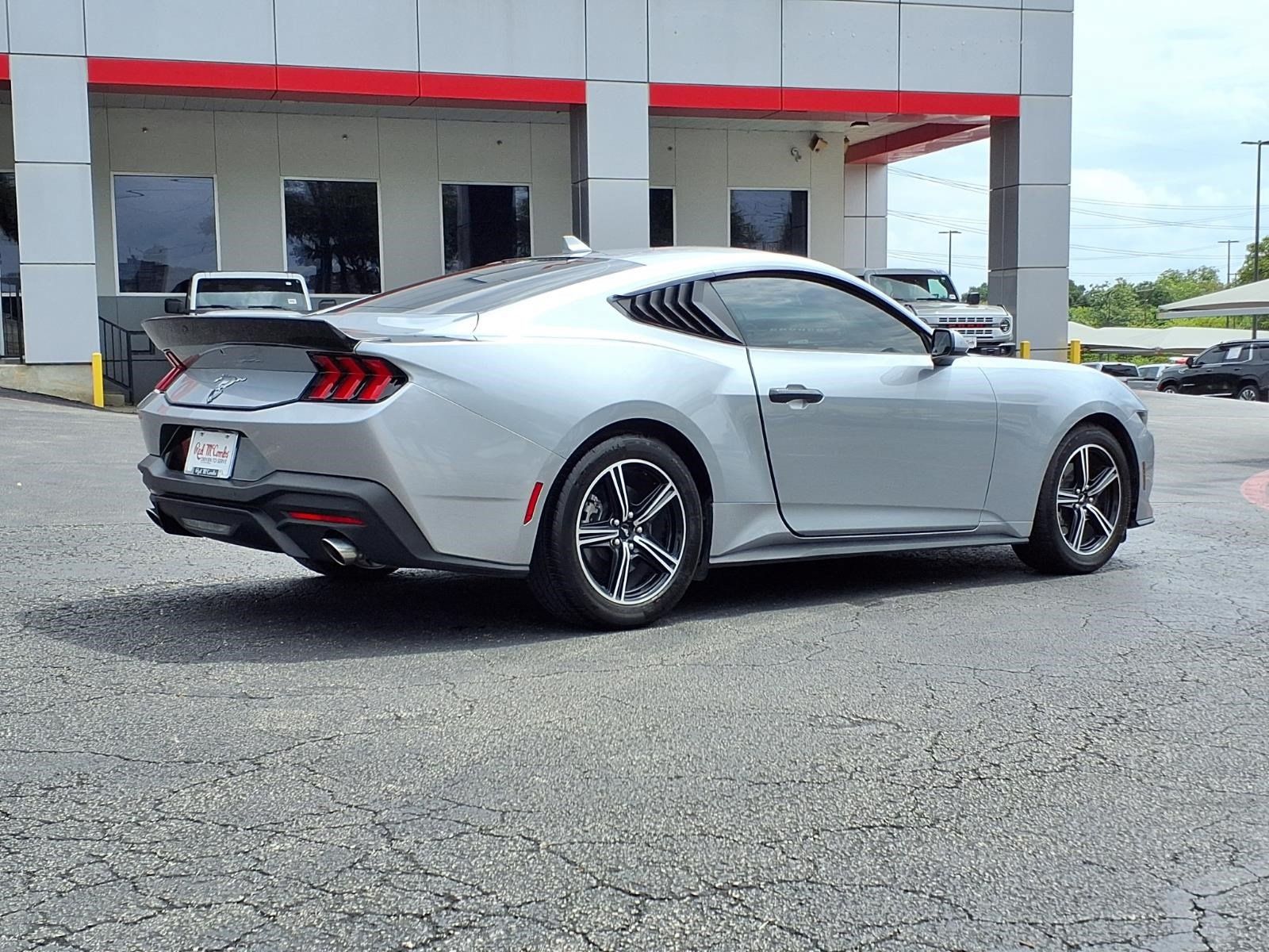 Used 2025 Ford Mustang Coupe RWD image 6