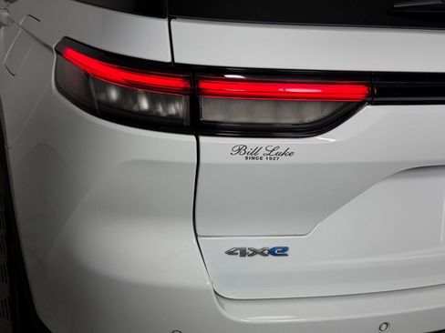 Used 2022 Jeep Grand Cherokee Limited 4xe w/ Luxury Tech Group II image 12