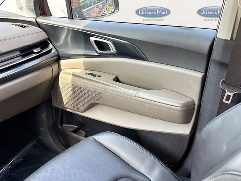Used 2025 Kia Carnival FWD image 35
