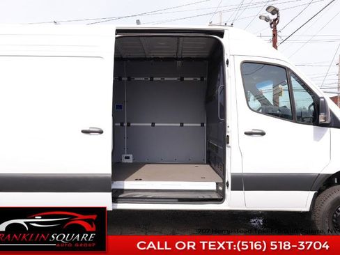 Used 2024 Mercedes-Benz Sprinter 2500 image 15