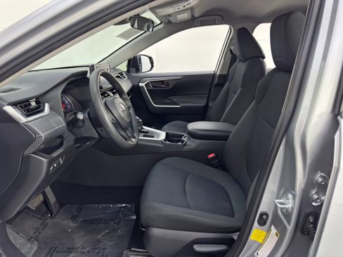 Used 2019 Toyota RAV4 LE image 15