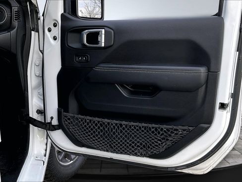 Used 2022 Jeep Gladiator Overland w/ Popular Equipment Package image 14