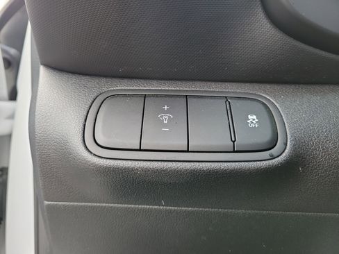 Used 2023 Hyundai Venue SE FWD image 21