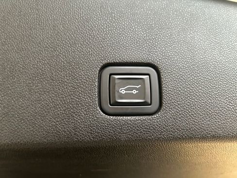 Used 2021 Cadillac XT6 Premium Luxury image 9