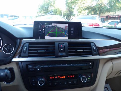 Used 2013 BMW 320i Sedan RWD image 7