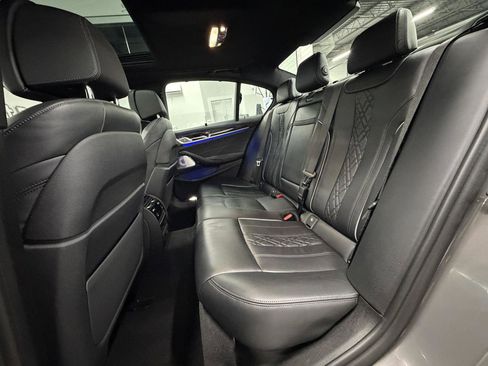 Used 2021 BMW M550i xDrive image 14