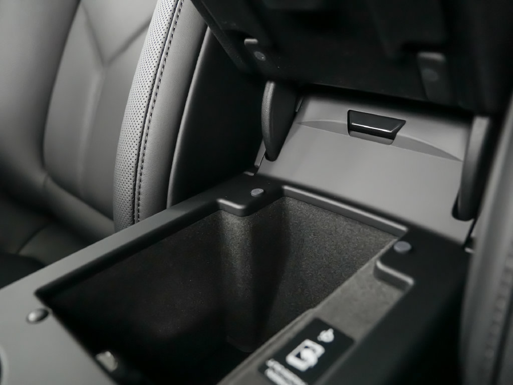 Certified 2026 Porsche Macan AWD/4WD image 34