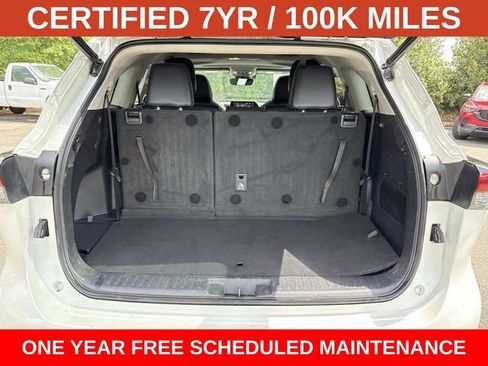 Used 2021 Toyota Highlander XLE AWD/4WD image 12
