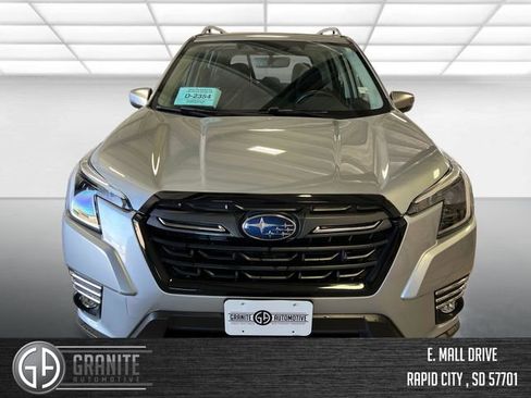 Used 2024 Subaru Forester Touring w/ Convenience Package AWD/4WD image 9