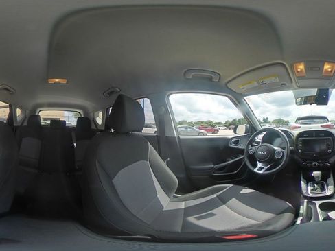 Used 2025 Kia Soul LX w/ LX Technology Package image 40