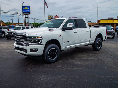 Used 2026 RAM 2500 Laramie AWD/4WD image 3