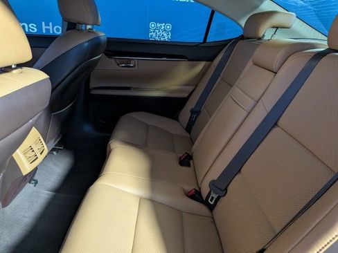Used 2016 Lexus ES 350 w/ Premium Package w/Wood Trim FWD image 17