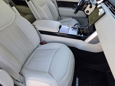 New 2025 Land Rover Range Rover SE image 9
