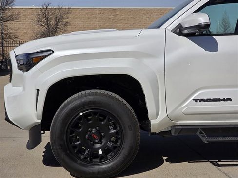 Used 2024 Toyota Tacoma TRD Sport w/ TRD Sport Premium Package image 5