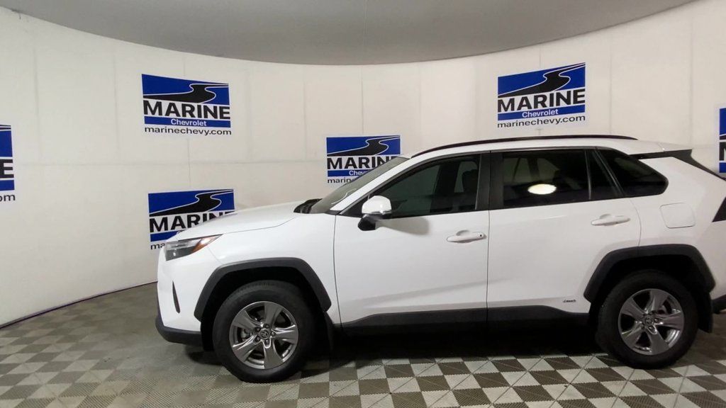 Used 2024 Toyota RAV4 XLE AWD/4WD image 7