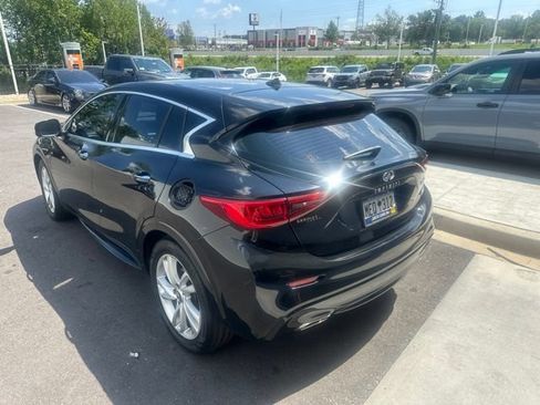 Used 2017 INFINITI QX30 FWD image 2